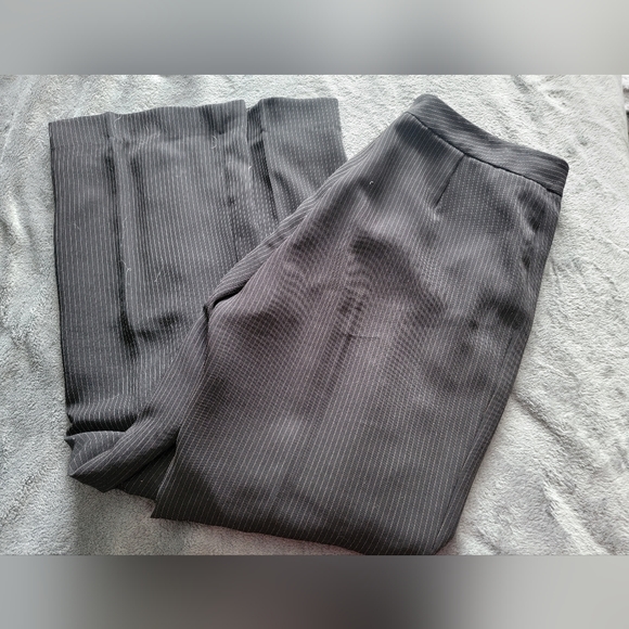 2 pc Tahari pin striped pant suit for women. Size 14. - Picture 3 of 13